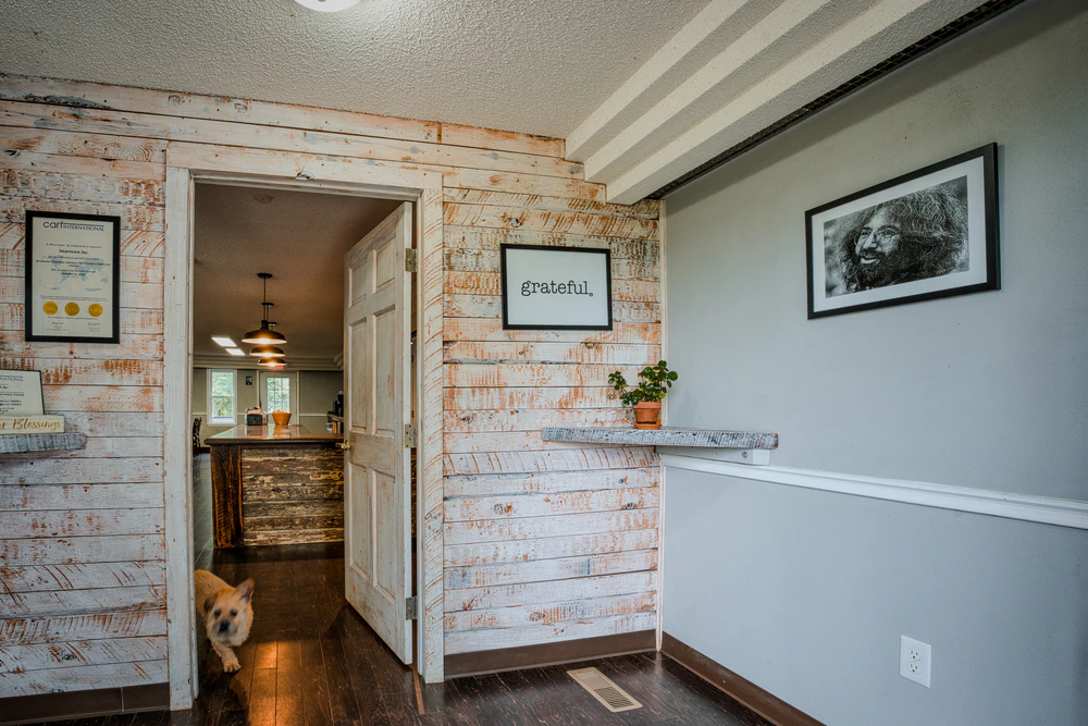 entrance-with-grateful-art-hanging-on-the-wall