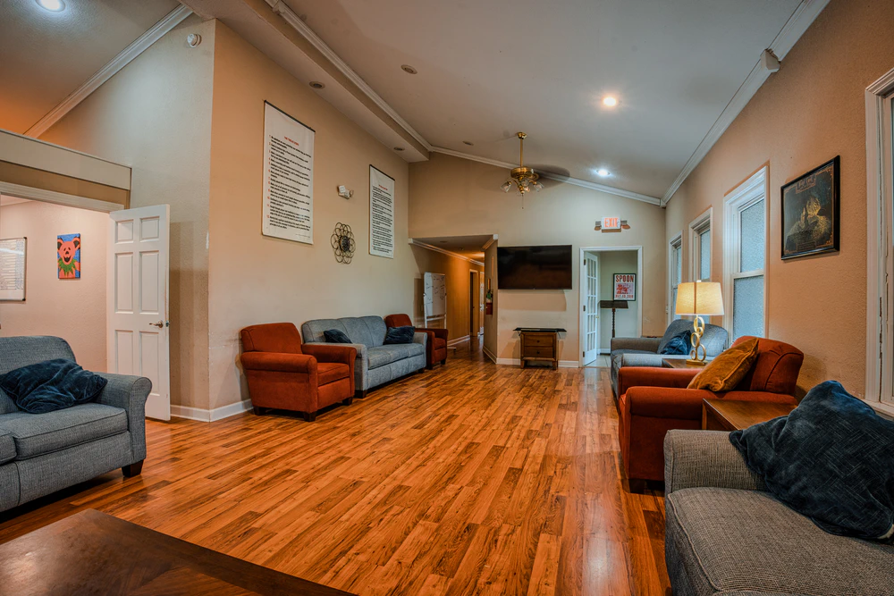 large-common-room-with-couches-and-tv
