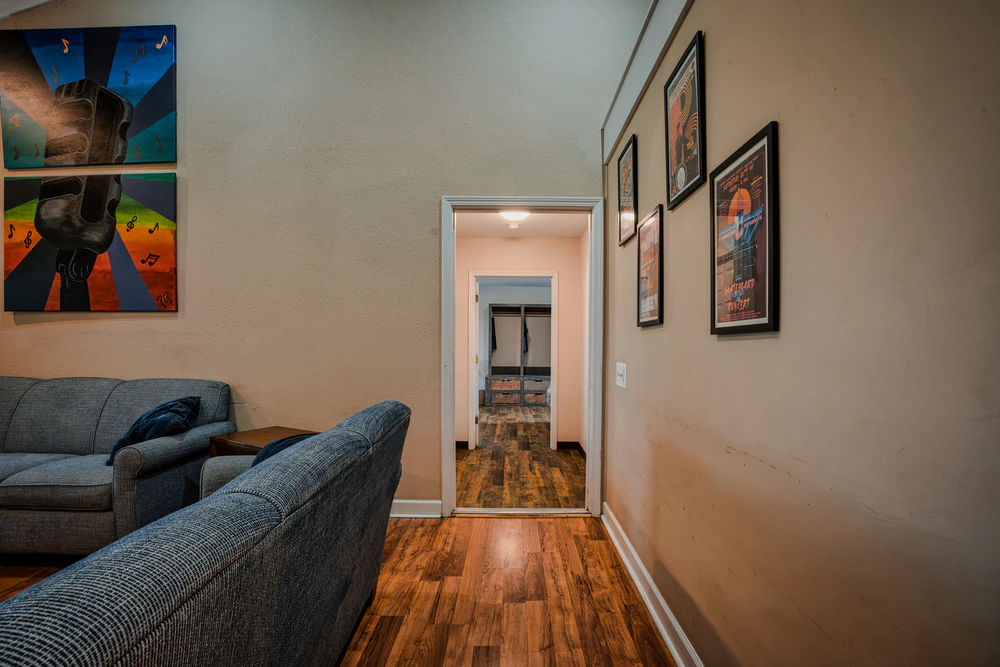 neartown-recovery-hallway-with-art-pieces