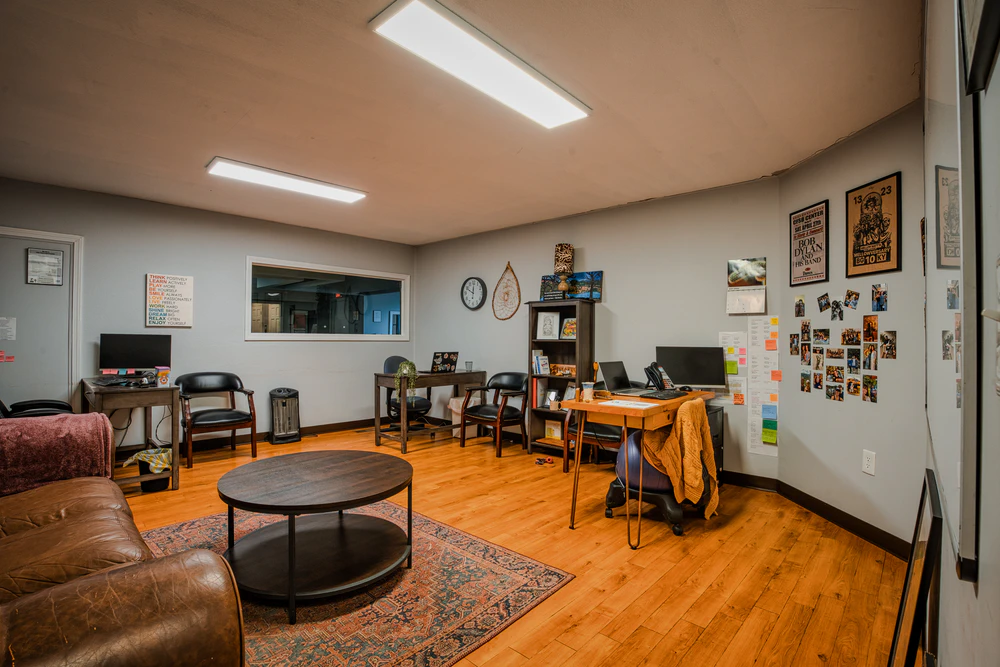 therapist-room-with-couch